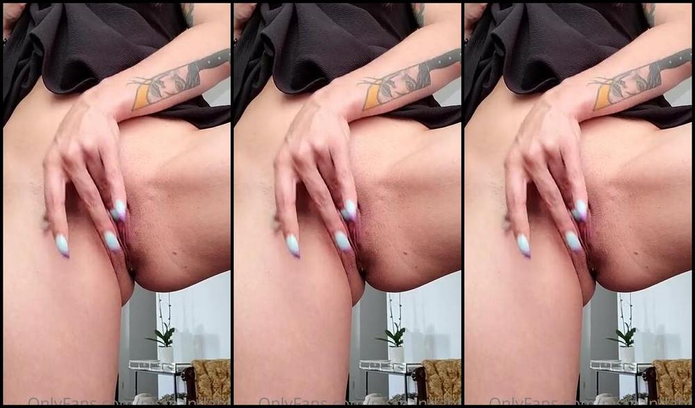 Msmanda Nicknamed Msmandahfx Onlyfans Im Supposed To Be Getting Ready For The Salon But Im Spreading My Ass On The Internet Instead E 635369