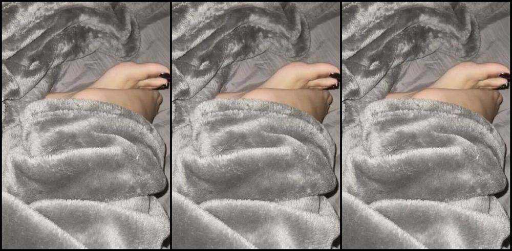 Lovewar Nicknamed Itsnese Foot Fetish 12 07 2021 Onlyfans Video Literally How I Am When Im Chilln In The Bed