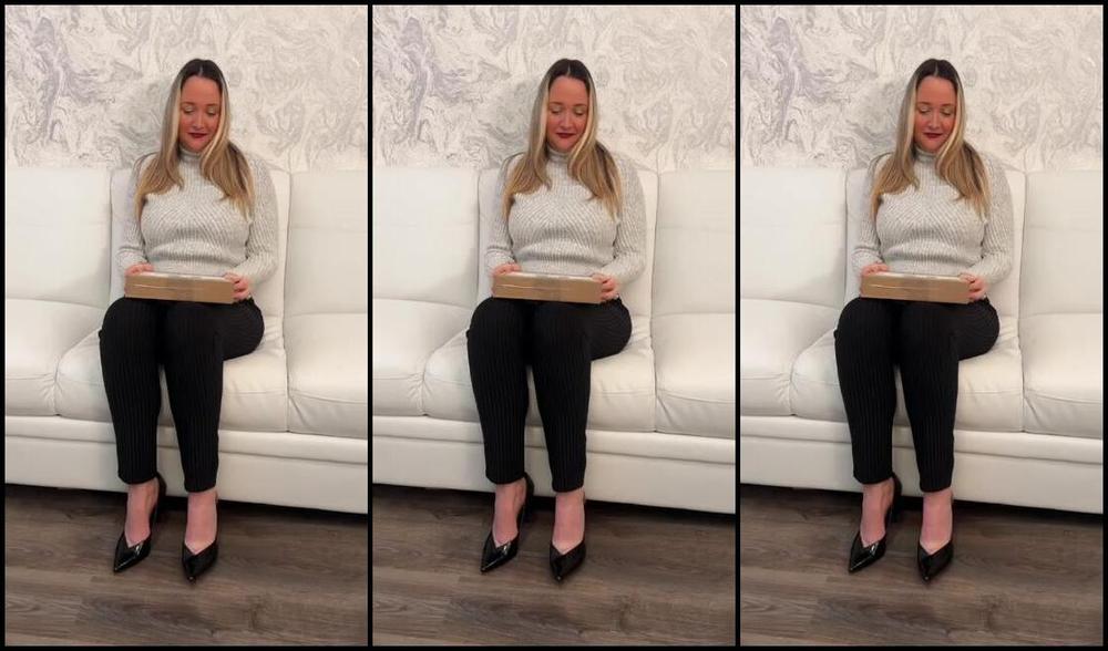 Adara Jones Nicknamed Adarajones Vip 12 17 2024 Onlyfans Video Unboxing Some New Tan Fully Fashioned Stockings From Cervinparis