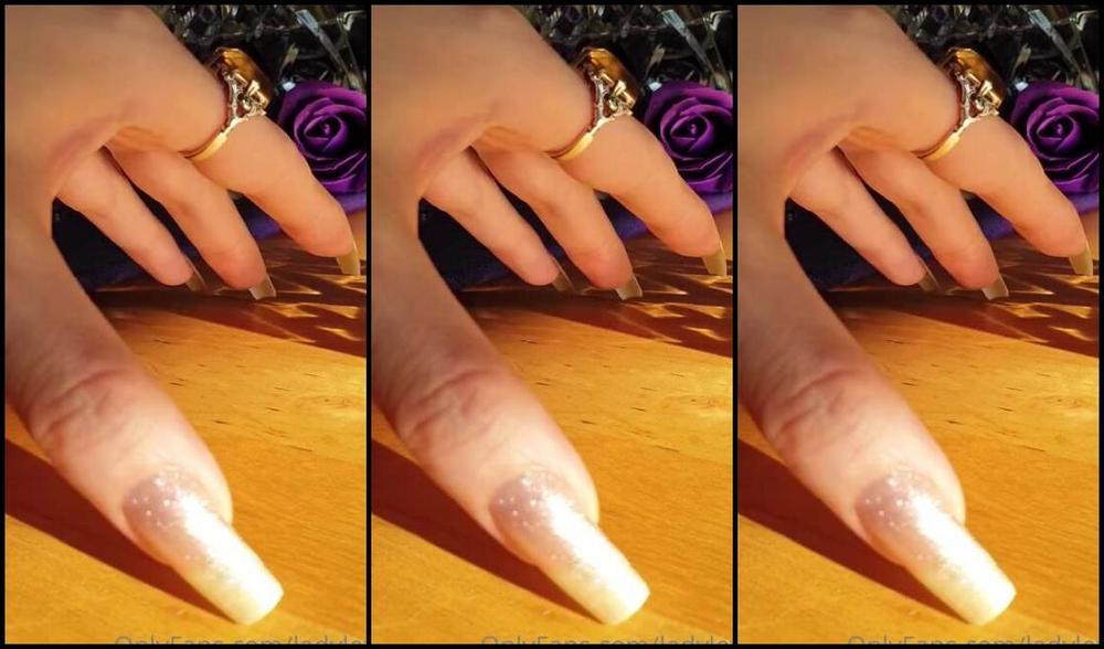 Lady Left Nicknamed Ladyleft 02 28 2021 Onlyfans Video Sunday Sounds Posts With Tips Stay Forever Scratching Asmr Tapping Polished Silvernails Sparkly