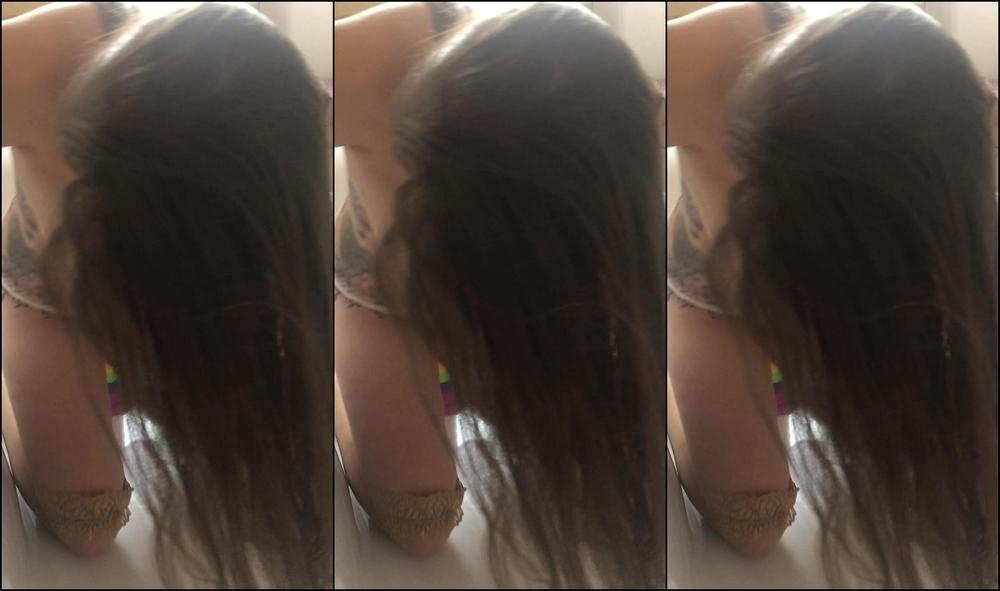 "SuzieLove212" dildo riding, riding, squat, squirt, squirting Squirting on Rainbow Dildo in Stockings manyvids