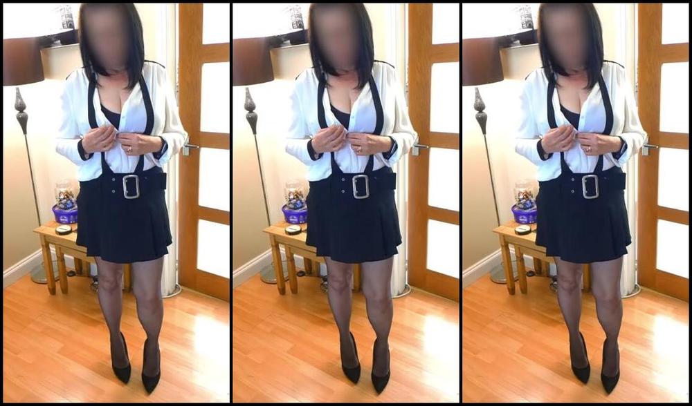 Mrs Sandie Nicknamed Mrssandie Onlyfans 04 24 2021 Big Tits Mature In This Tiny Black Skirt