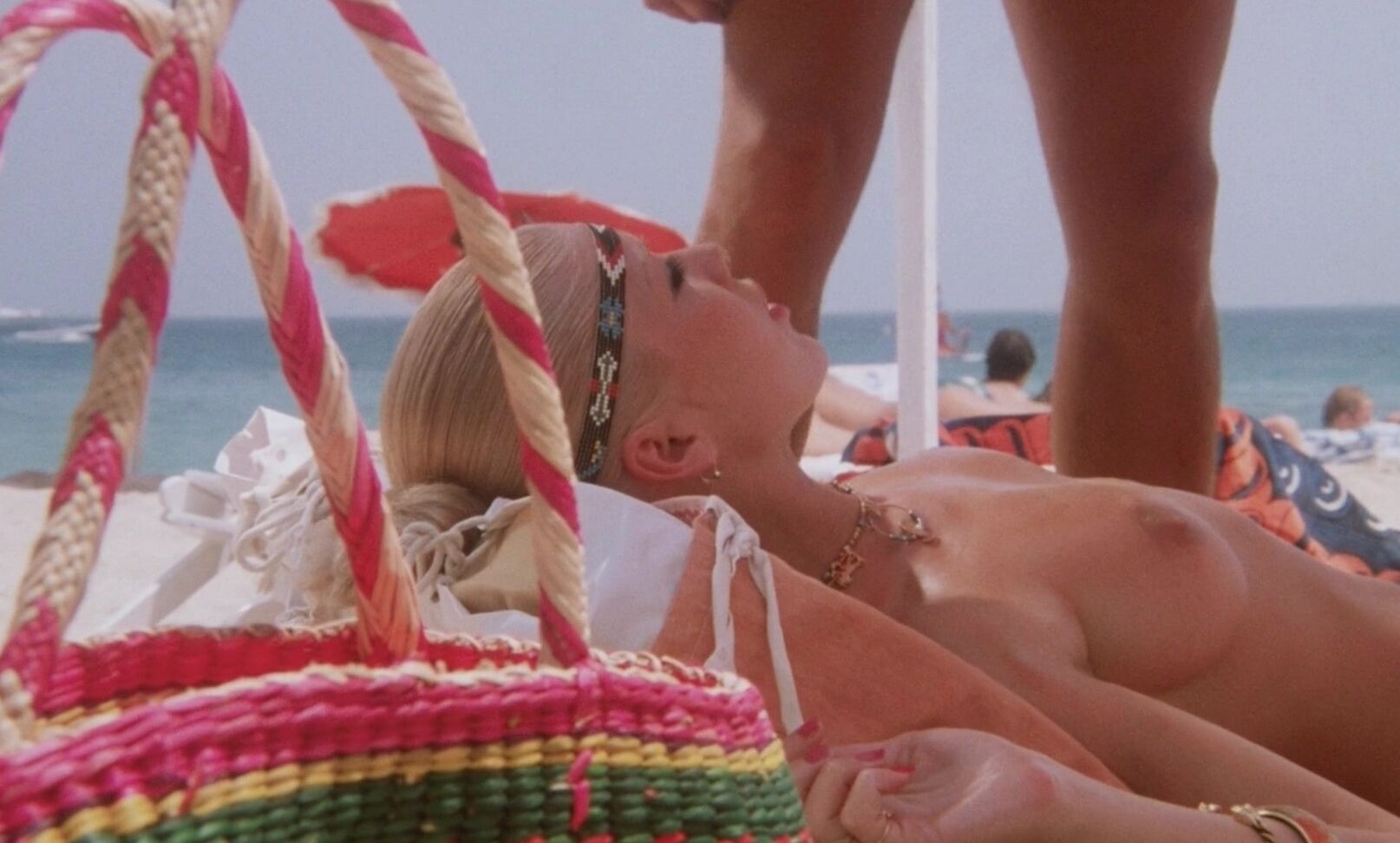 "Marilyn Jess ..." Classi, Feature Dans la chaleur de St-Tropez SiteRip