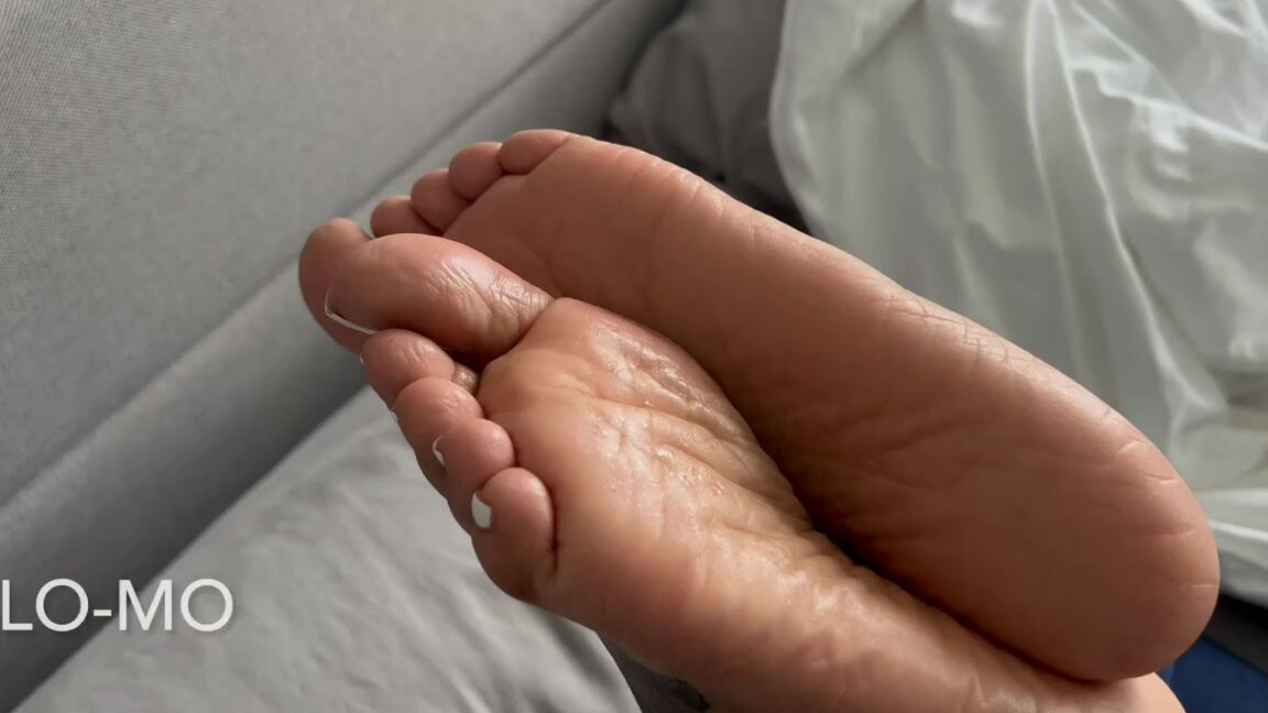 Aminah Feetz Nicknamed Aminahfeet Onlyfans Oil Feets And A Little Asmr I Can Do Custom Vids Like This Just For You