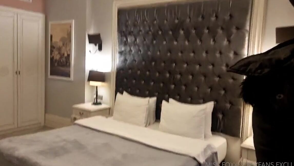 Miss Foxx Nicknamed Missfoxx 01 12 2024 Onlyfans Video Room Tour Of My Beautiful 5 Star Hotel It Even Has Its Own Bazaar In The
