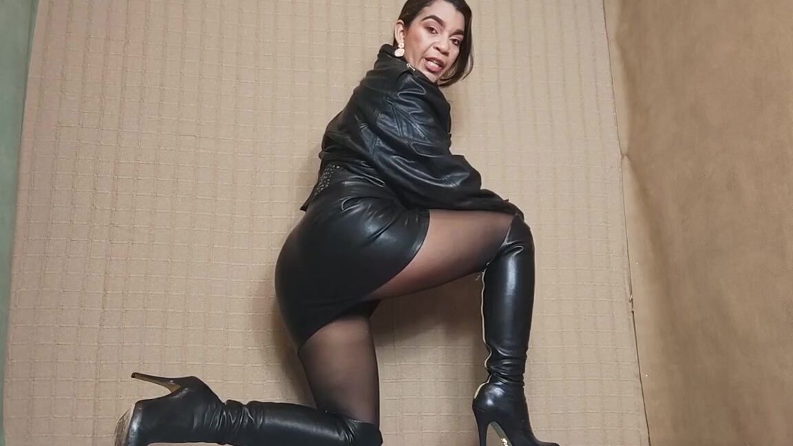 Reina Leather Nicknamed Reinaleather Onlyfans Hello People