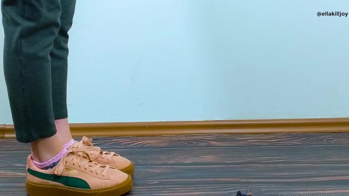 Giantess Ella Nicknamed Giantessella 11 25 2021 Onlyfans Video Found This On My Floor And Crushed It Havent Seen My Stepmom Since That Uf