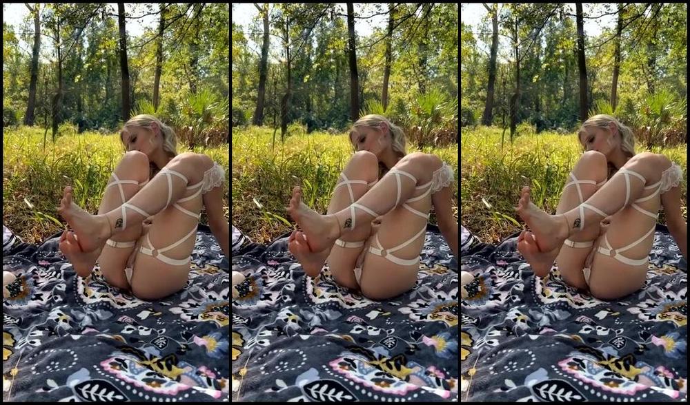 Kikiredmoon Nicknamed Kikiredmoon 09 23 2023 Onlyfans Видео Как Это Выглядит На Сцене Создания Видео Со Мной 4