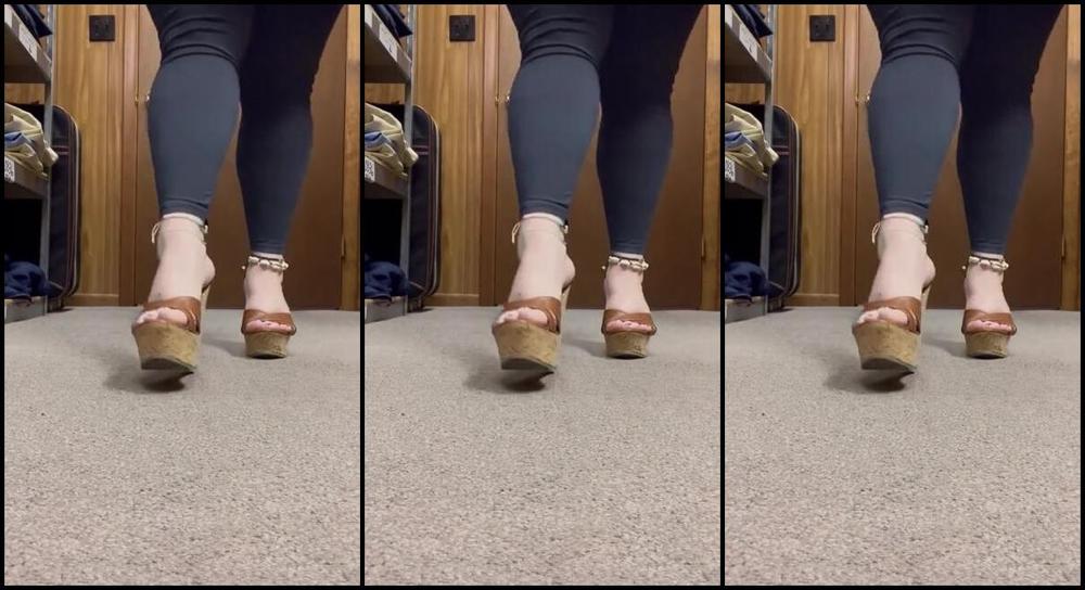 Fattyfeet420 Nicknamed Fattyfeet420 05 28 2025 Onlyfans Video Showing Off These Wedges And Tight Leggings