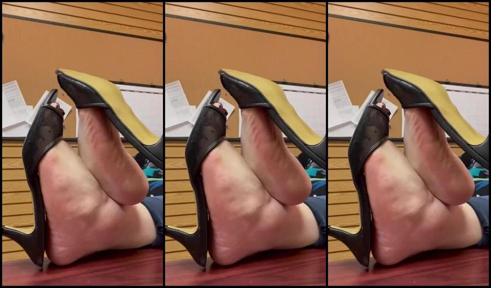 Fattyfeet420 Nicknamed Fattyfeet420 09 19 2023 Onlyfans Video Desktop Teases During Lunch Break