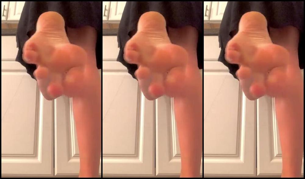 Gia Hottest Nicknamed Giaglows Onlyfans 02 19 2023 This Is Me At Work Sneaking In A Video For Youi Was Thinking About You Looking