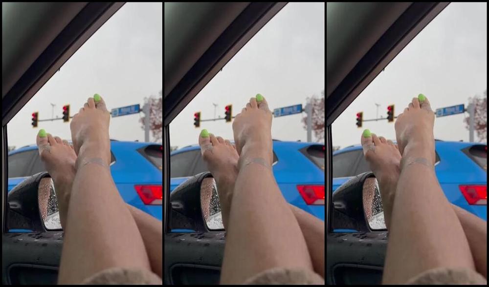 Zafeet Nicknamed Zafeetllc 12 31 2024 Onlyfans Video Washing My Dirty Feet In The Rain