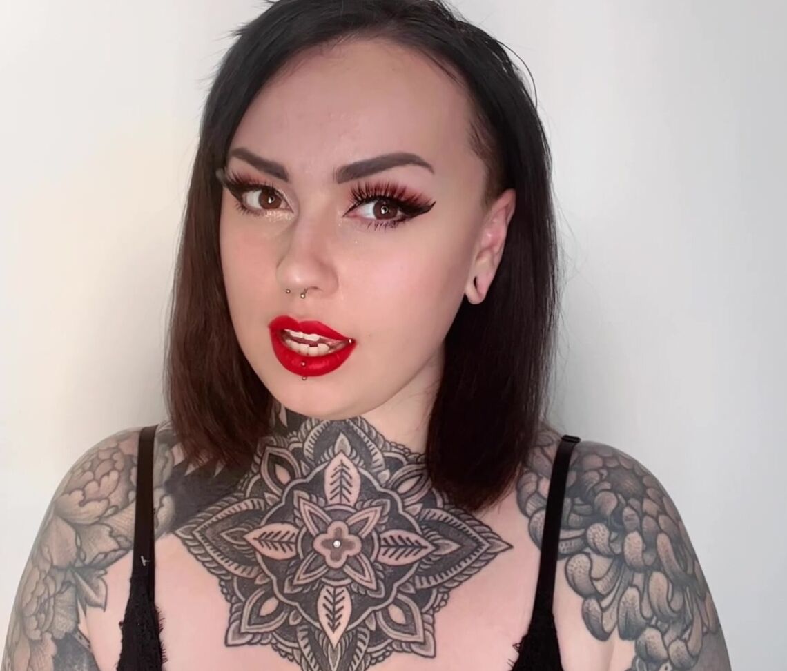 "MissValentina" cheat, cheating, femdom, femdompov, homewrecker Cheat on your Domme manyvids