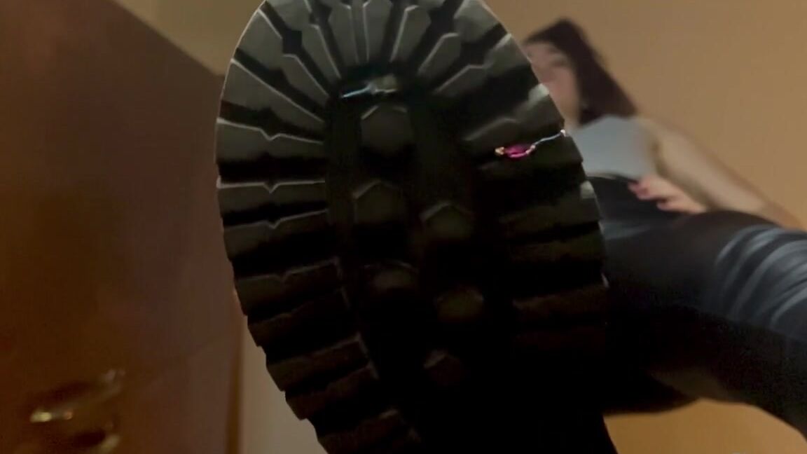 Giantess Elixs Nicknamed Giantesselixs 04 25 2024 Onlyfans Video I Sometimes Find Tiny Ones In The Crevices Of The Soles Of My Shoes