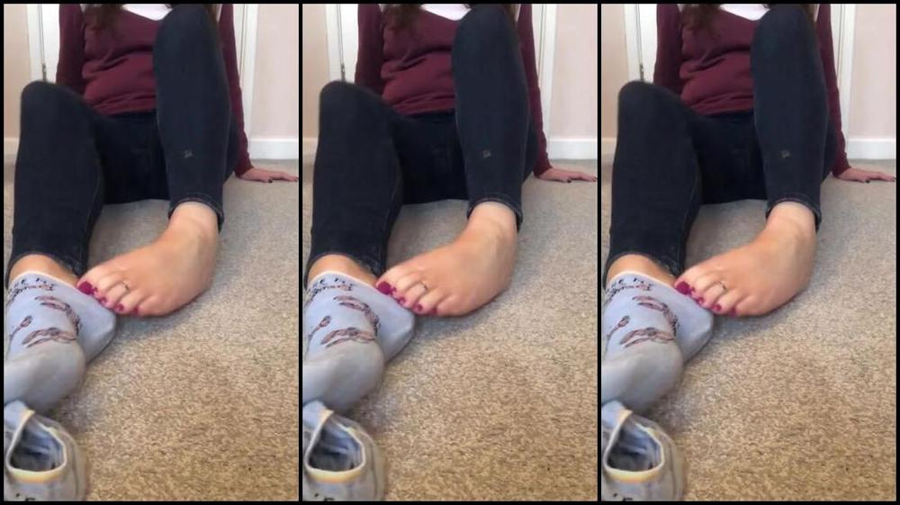 Nursekatiesfeet Nicknamed Katiesdungeon Foot Fetish 01 30 2024 Onlyfans Video I Love How You Can See My Feet Prints On The Bottom Of My Slippers Already