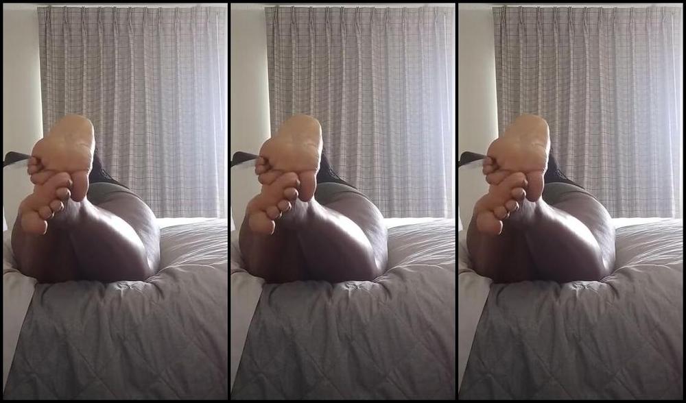 La Ronica Lovve Nicknamed Laronicalovve 05 18 2025 Onlyfans Video Laying Across My Bed