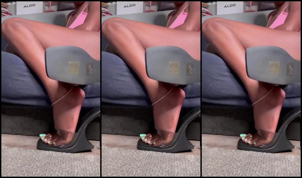 Kelly Nicknamed Themelanin Obsession 05 15 2024 Onlyfans Video How I Didnt See That Lil Piecie Of Tissue In Between My Legs Oh Well