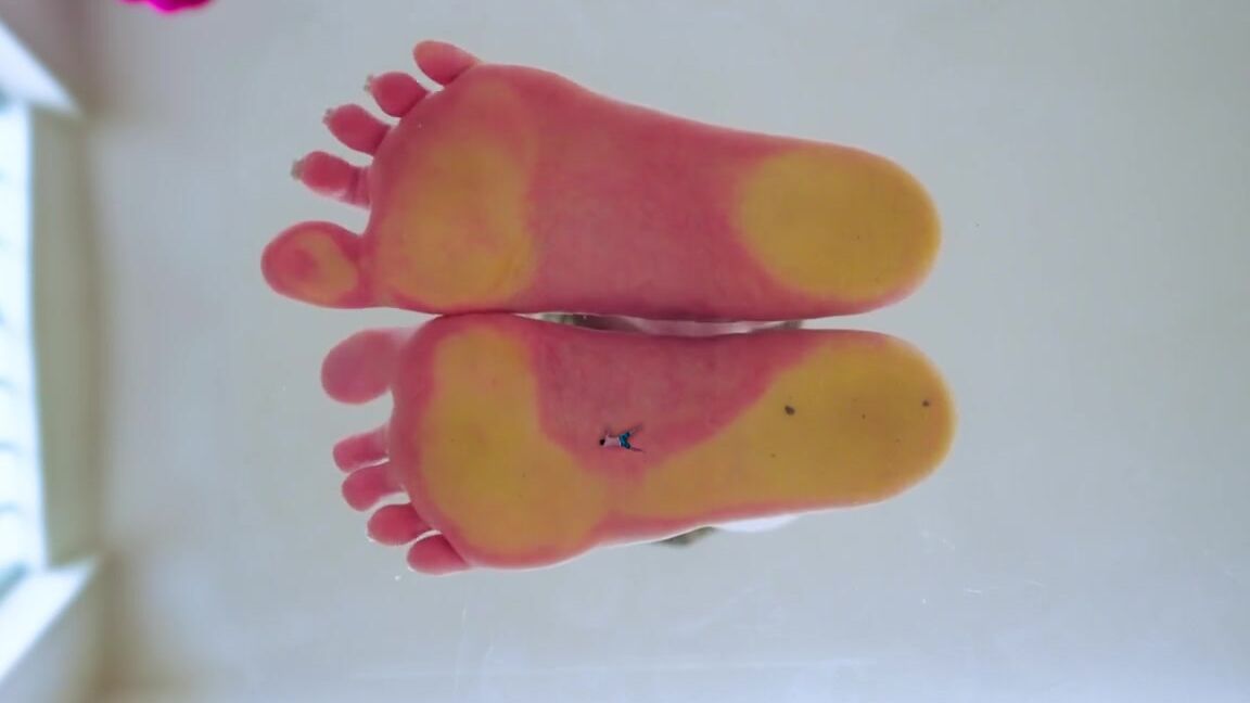 Giantess Ella Nicknamed Giantessella 09 01 2023 Onlyfans Video Story This Guy Followed Me And Jerked Off Under My Foot While Iam On The Phone