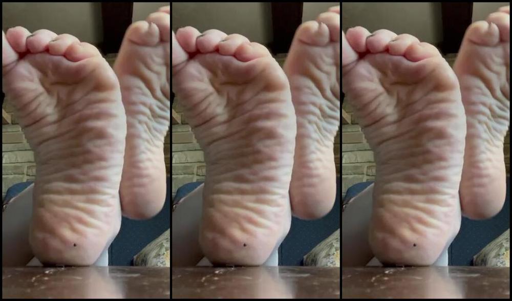 Fattyfeet420 Nicknamed Fattyfeet420 10 24 2023 Onlyfans Video Lots Of Deep Wrinkly Soles And Toe Waving Going On Here While Tell You How To