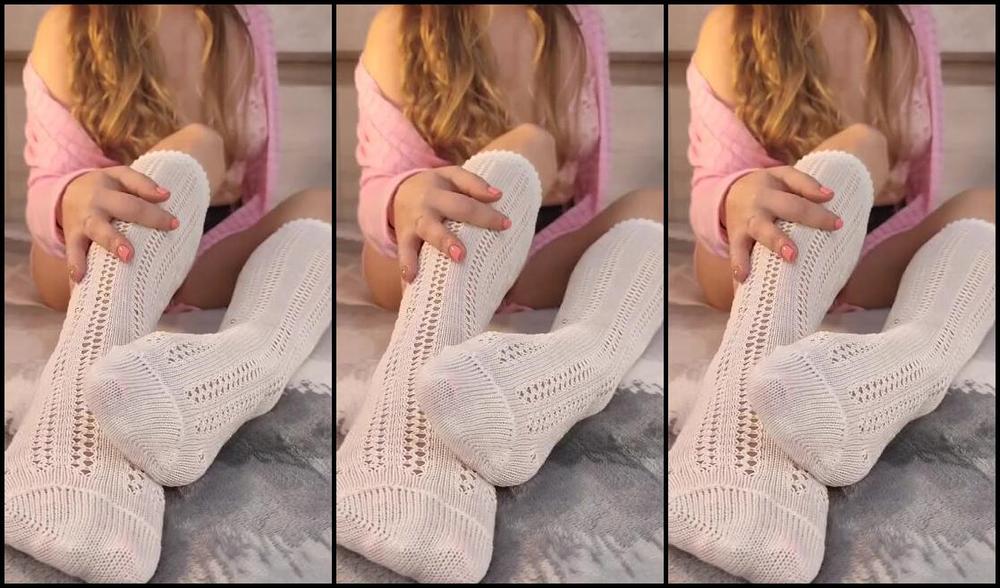 Miawildft Nicknamed Miawildft 11 10 2023 Onlyfans Video These Knee Socks Are So So Sexy But Lets Be Honest Barefeet Are Always A Better