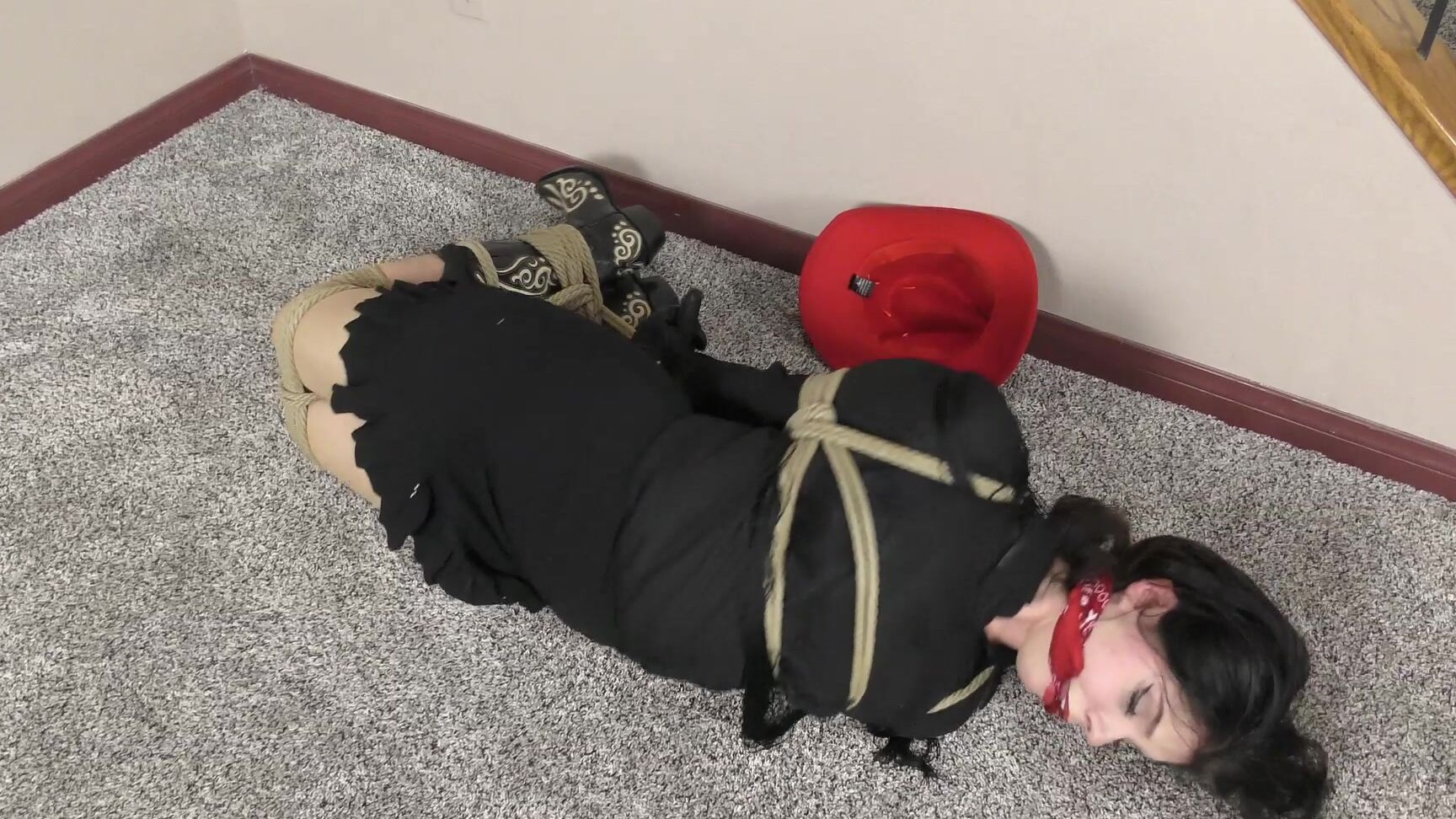 "DandyinDistress" bondage, cowgirl, vintageretrohair Cute Girl gets Hogtied manyvids