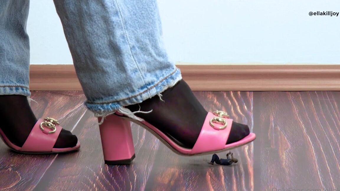 Giantess Ella Nicknamed Giantessella 12 30 2021 Onlyfans Video Throwback When I Had To Crush My Shrunken Boyfriend