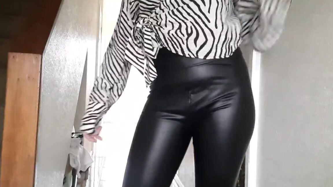 Divastiletto Nicknamed Divastiletto 12 22 2023 Onlyfans Video Leggings Try On