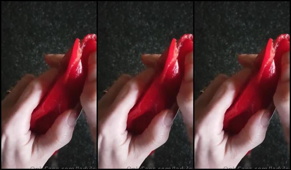Lady Left Nicknamed Ladyleft 08 21 2020 Onlyfans Video One Of You In Particular Has Been Waiting To See This Sweet Red Pepper Sliced Up