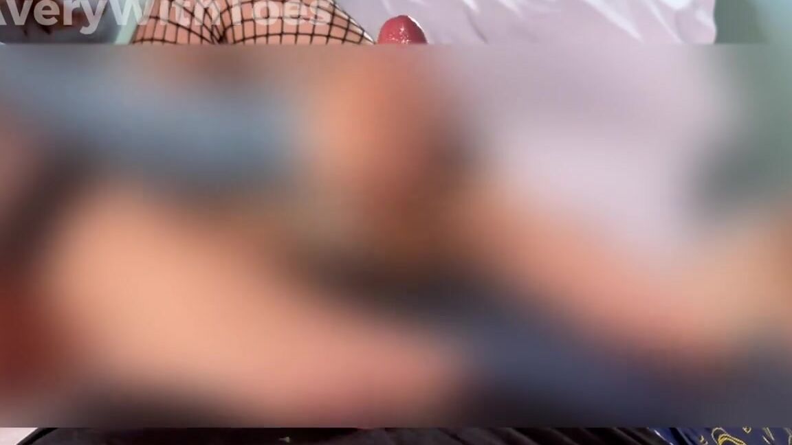 Averywithtoes Nicknamed Averywithtoes Onlyfans Footjob With Fishnets And Artsy Green Pedicured Toes I Put On My Sexy Fishnet Leggings And Slowly