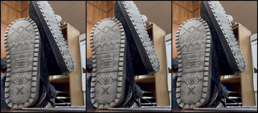 Fattyfeet420 Nicknamed Fattyfeet420 12 11 2023 Onlyfans Video Taking Off These Boots To Show My Feet At Work