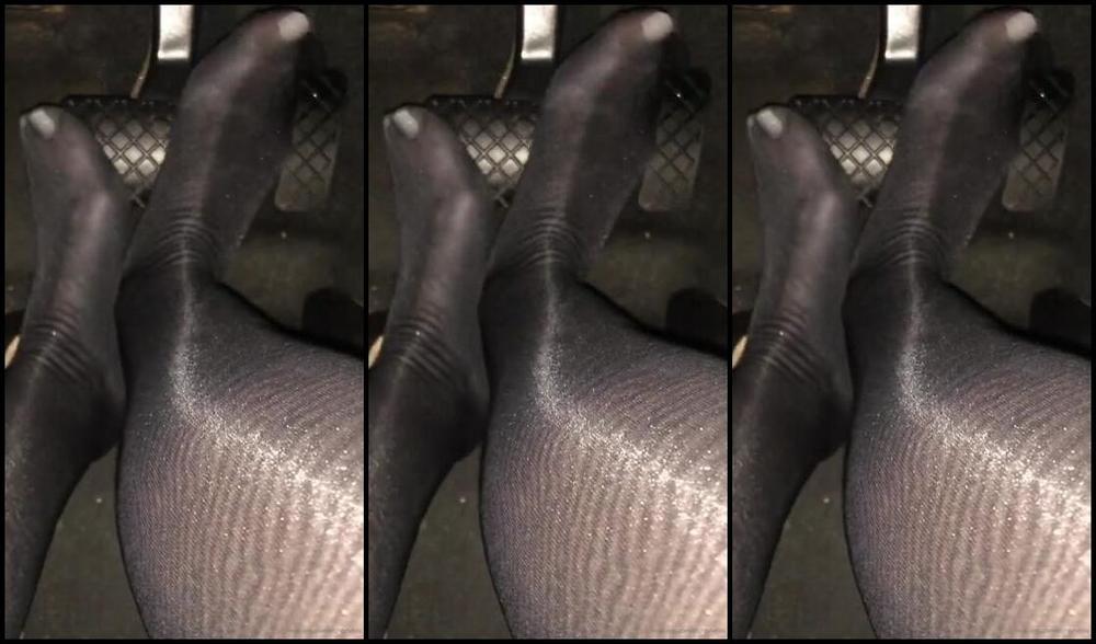 Naughty Nylons Nicknamed Naughtynylons Onlyfans I Layered Up In These Baltic Conditions It S So Cold Outside I To Warm
