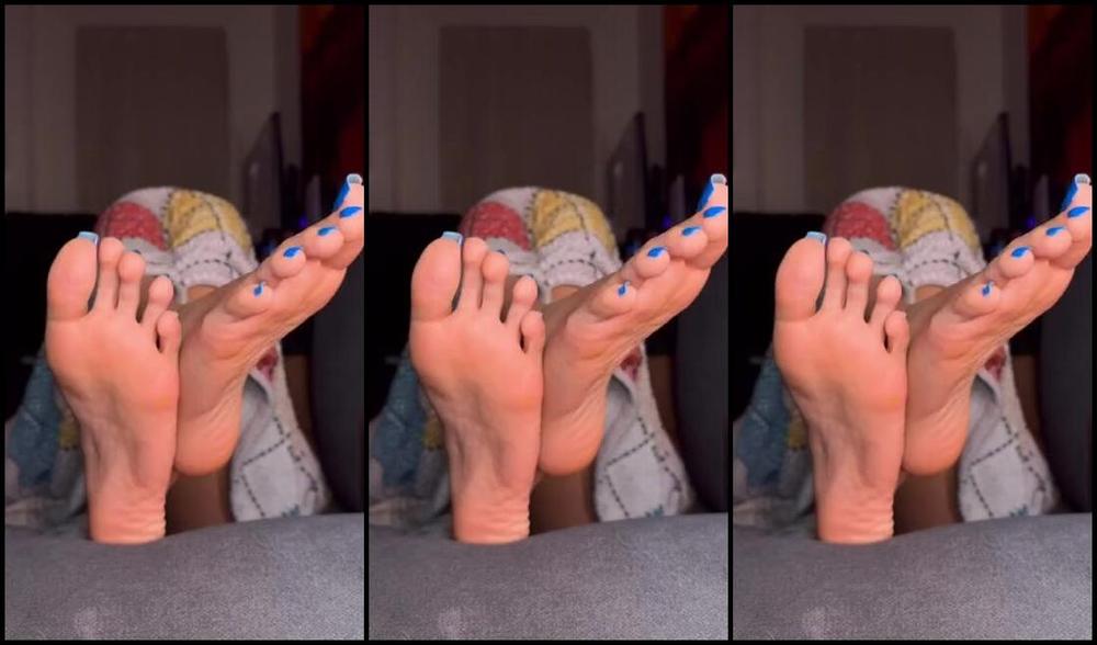 Zafeet Nicknamed Zafeetllc 07 31 2024 Onlyfans Video Casually Wiggling My Sexy Toes Around The House