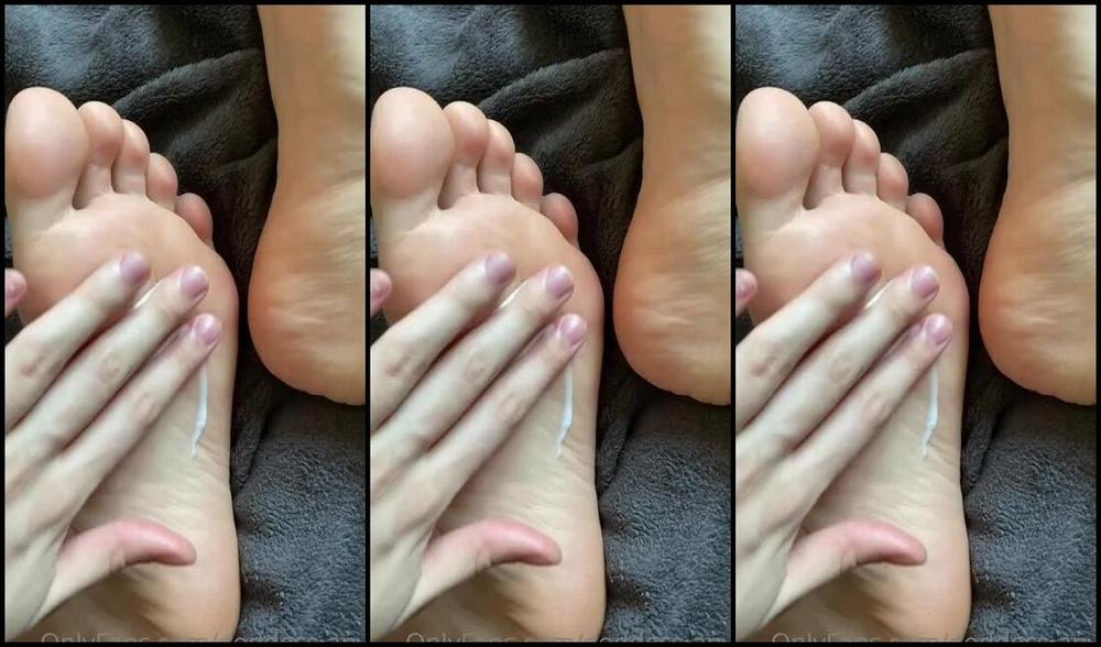 Goddess Anya Nicknamed Goddess Anya 10 13 2021 Onlyfans Video A Bit Of Lotion