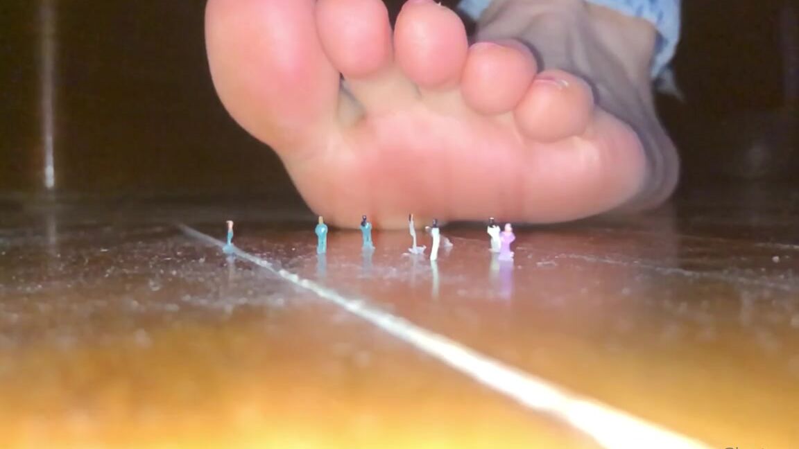 Giantess Elixs Nicknamed Giantesselixs 10 12 2022 Onlyfans Video Imagine To Be 1 Cm Tall In A Huge Dark Space