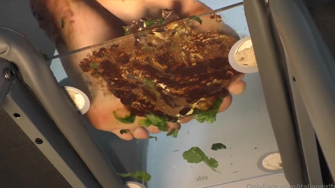 Italian Girlfriend Nicknamed Italiangirlfriend 07 14 2022 Onlyfans Video 2 Videos Some Green Leafs Underglass And Modeling Clay