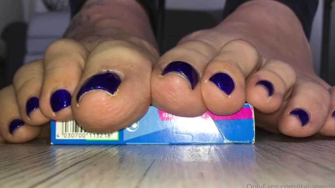 Italian Girlfriend Nicknamed Italiangirlfriend 07 26 2022 Onlyfans Video Look This Pack Of Ultra Slim Filters How Tiny Looks Under My Huge Toes
