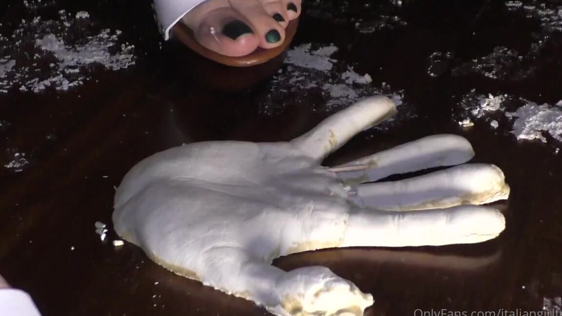 Italian Girlfriend Nicknamed Italiangirlfriend 07 22 2022 Onlyfans Video My Boyfriend Builds It Part 4 W3Wg