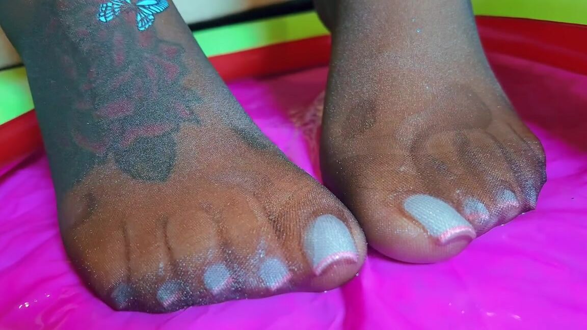 Aminah Feetz Nicknamed Aminahfeet Onlyfans Oily Nylon Joi