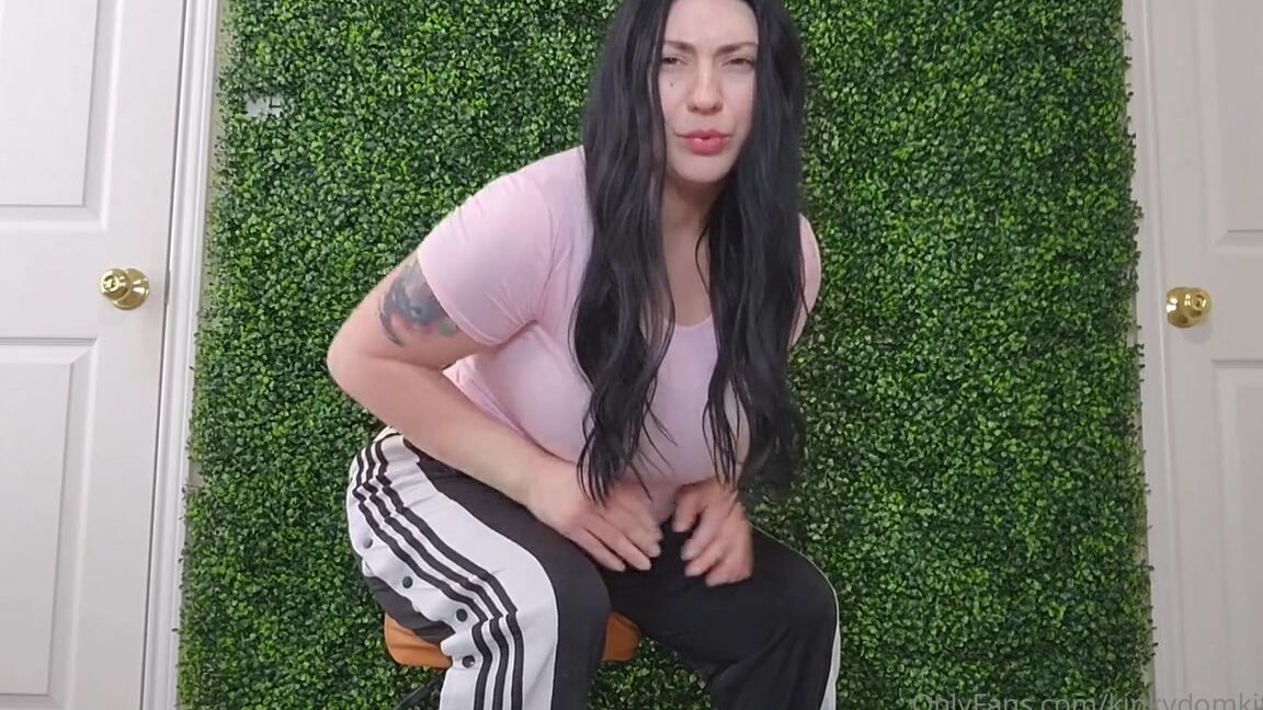 Giantessjulia Nicknamed Kinkydomkitty91 02 19 2025 Onlyfans Video Non Giantess Fart Compliation In Track Pants