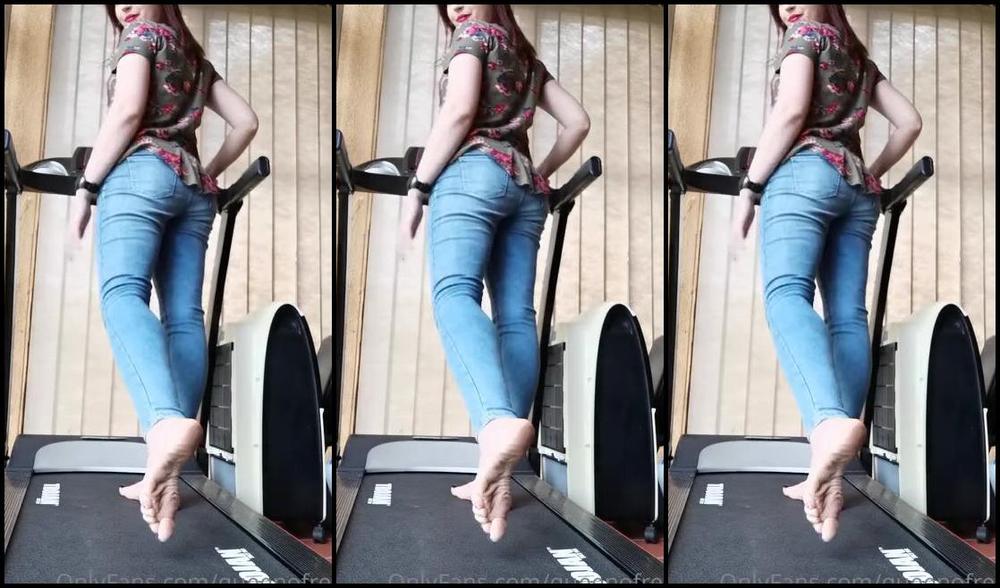 Goddess Trinity Nicknamed Queenofred 07 30 2021 Onlyfans Video Blue Jeans Treadmill Workout