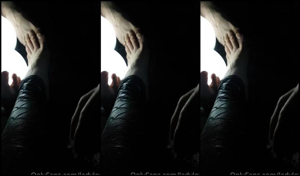 Lady Left Nicknamed Ladyleft 08 05 2020 Onlyfans Video Mirror Mirror On The Wall Who Has The Fairest Feet Of Them All A Nice Length