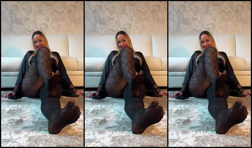 Adara Jones Nicknamed Adarajones Vip 12 23 2024 Onlyfans Video New Shoot In Special Striped Pantyhose