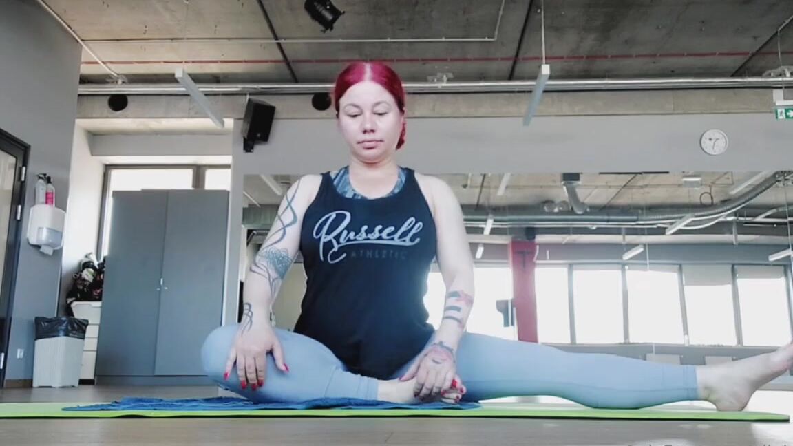 Ella Kross Nicknamed Ellakross Onlyfans Morning Yoga Would You Train With