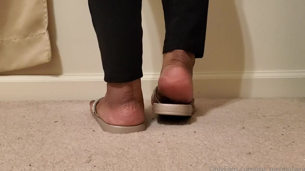 Alexia Cortland Nicknamed Mz Plentiofwrinkles 07 27 2023 Onlyfans Video Lick Suck And Bite On These Meaty Heels