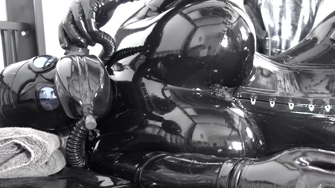 Emma Lee Nicknamed Rubberdollemma 01 05 2025 Onlyfans Video Good Morning My Horny Rubber Cocks Are You Already Hard And Horny For Rubber Do You