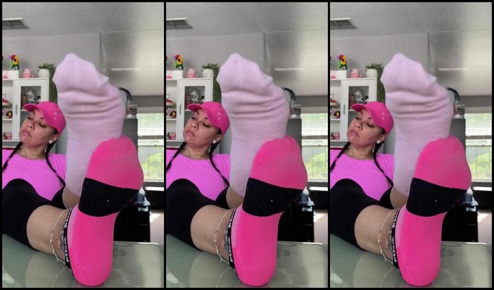 Deedee Nicknamed Deedeericanfeet 04 28 2025 Onlyfans Video As Requested My Cute Socks Losermean Tease On My Table Hehe