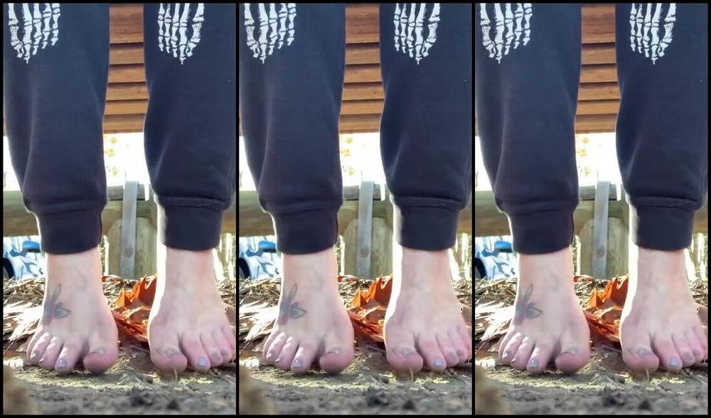 Marci Toes Nicknamed Marcitoes23 11 14 2024 Onlyfans Video Teasing You With My Dirty Feet At The Park