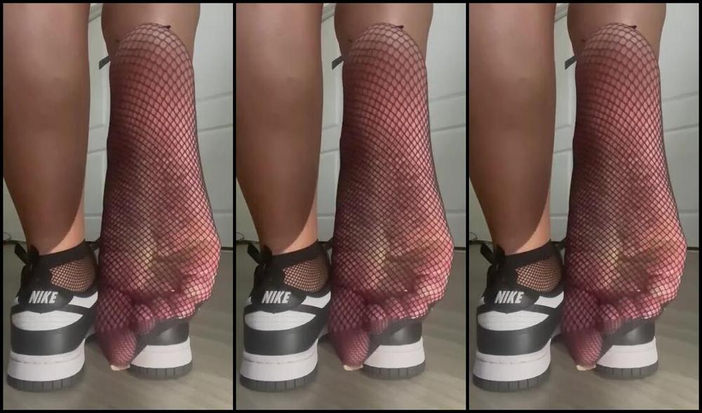 Lovewar Nicknamed Itsnese Foot Fetish 10 05 2023 Onlyfans Video Can I Put These Cute Socks All In Your Face