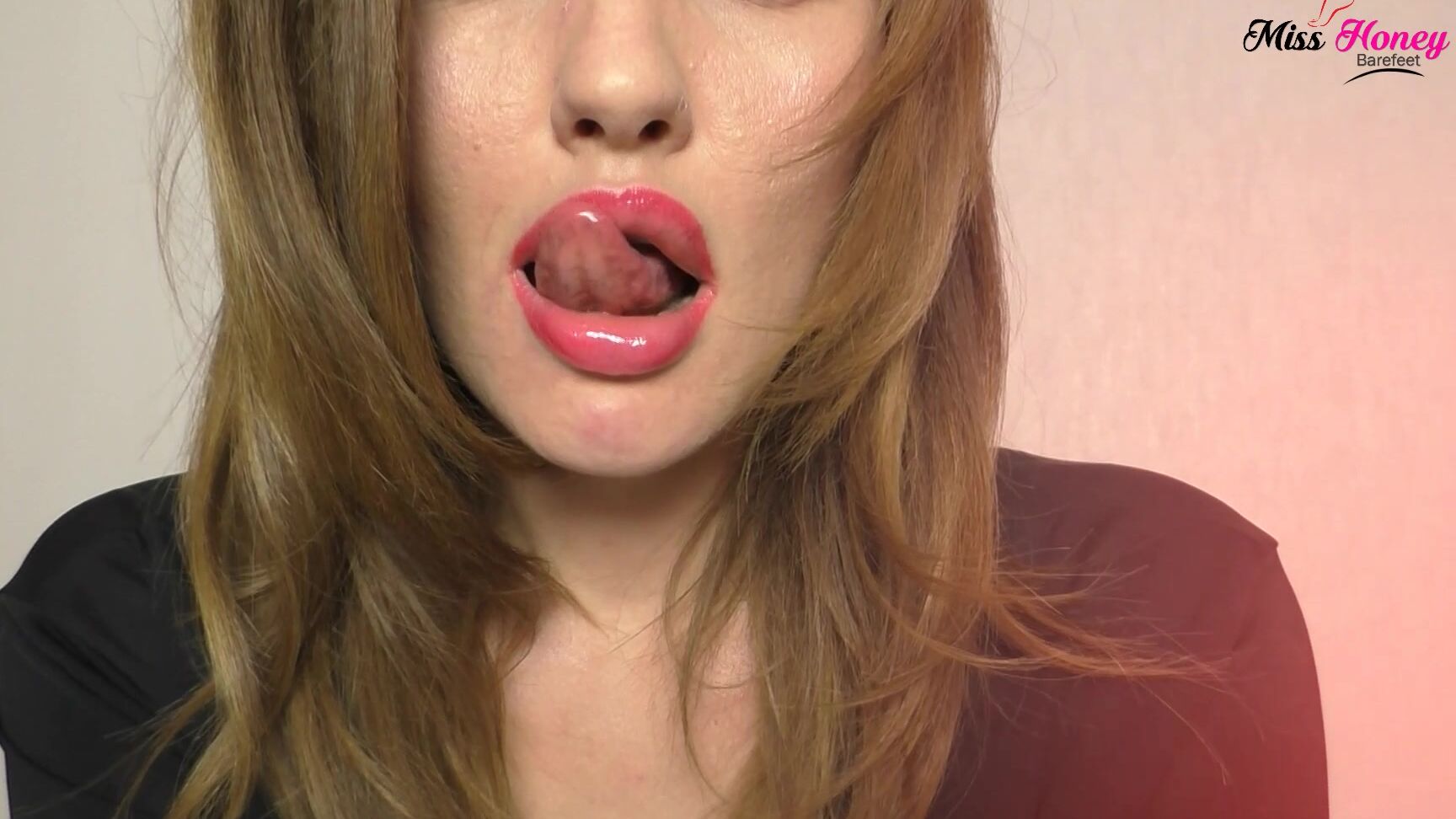 "Honey Barefeet" facefetish, lipstickfetish, mouthfetish, tonguefetish Ambient tongue tease manyvids