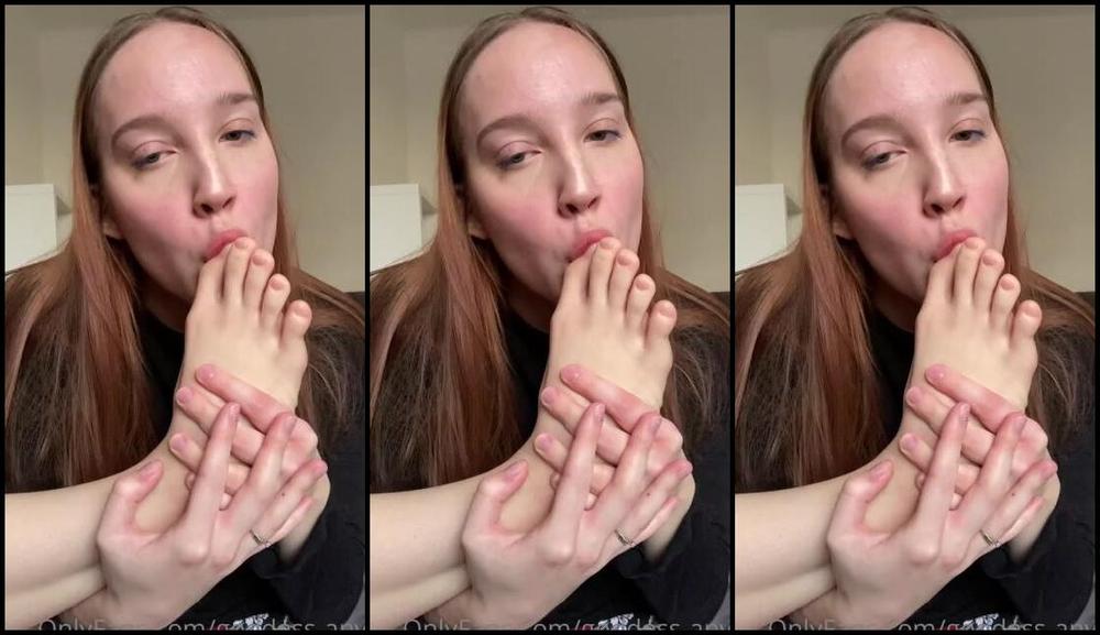 Goddess Anya Nicknamed Goddess Anya 10 19 2021 Onlyfans Video Gentle Self Worship No Saliva Which One Do You Prefer